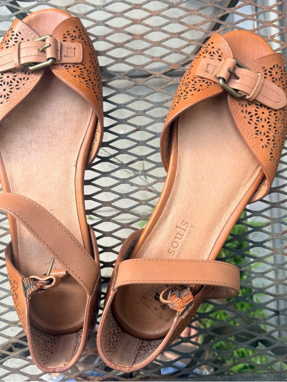 gentle souls brown adorable summer Sandals with Buckle